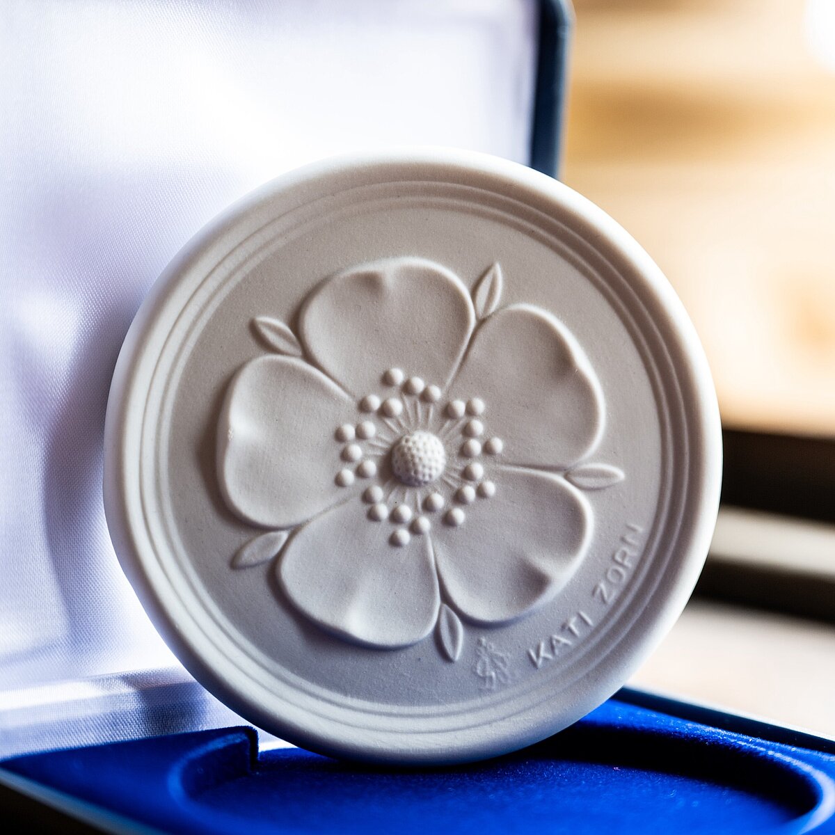 Porzellan-Medaille Thüringer Rose